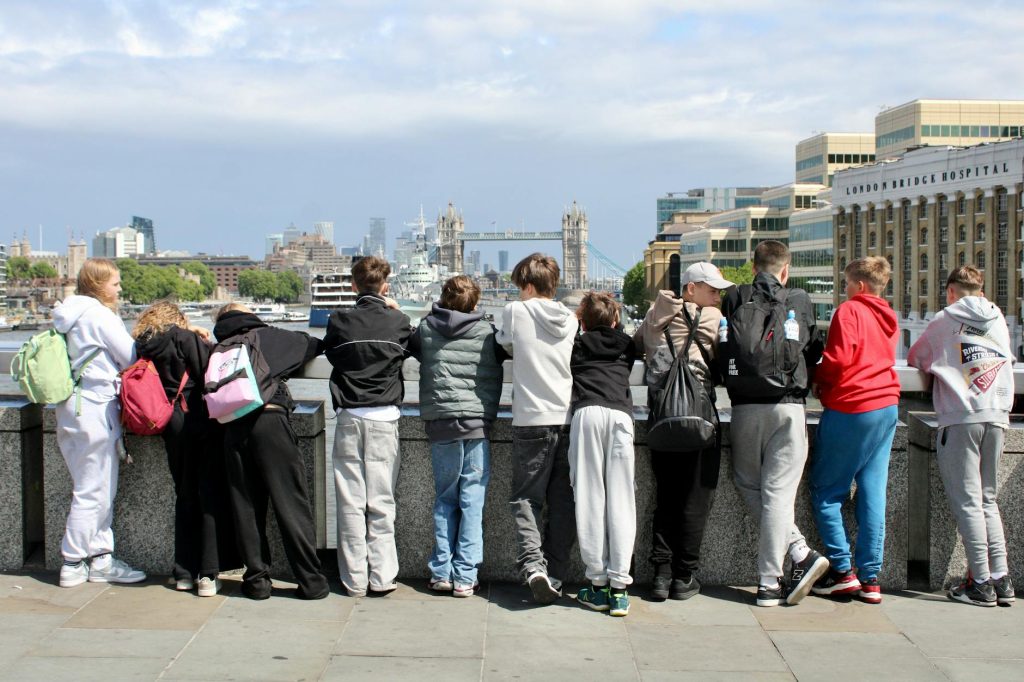 Accidentes laborales en prácticas internacionales: quién responde